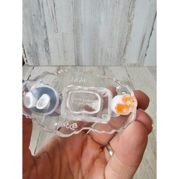 Hallmark Eskimo friends 1996 ornament pool Xmas - Picture 6 of 6